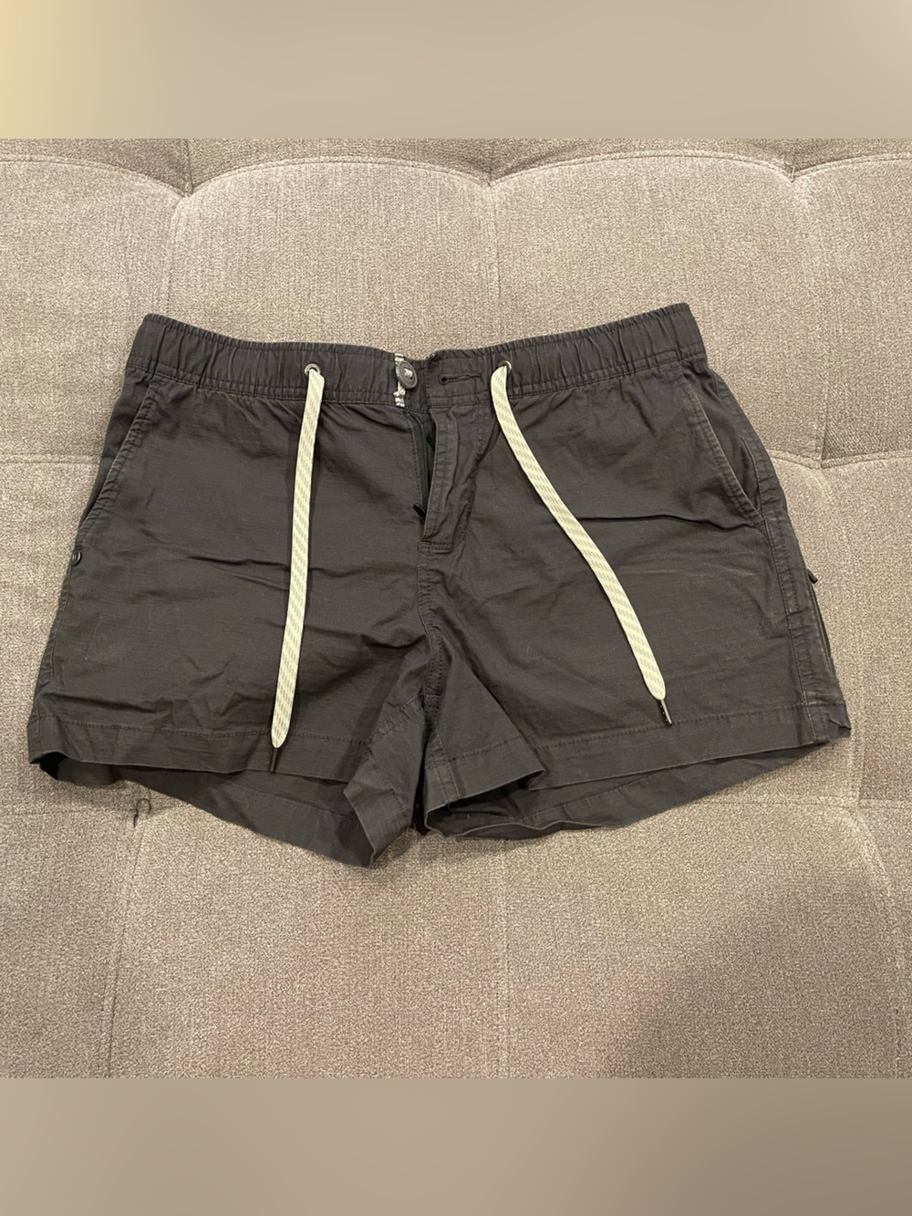 Vuori Women's Black Cargo Shorts - Picture 2 of 2